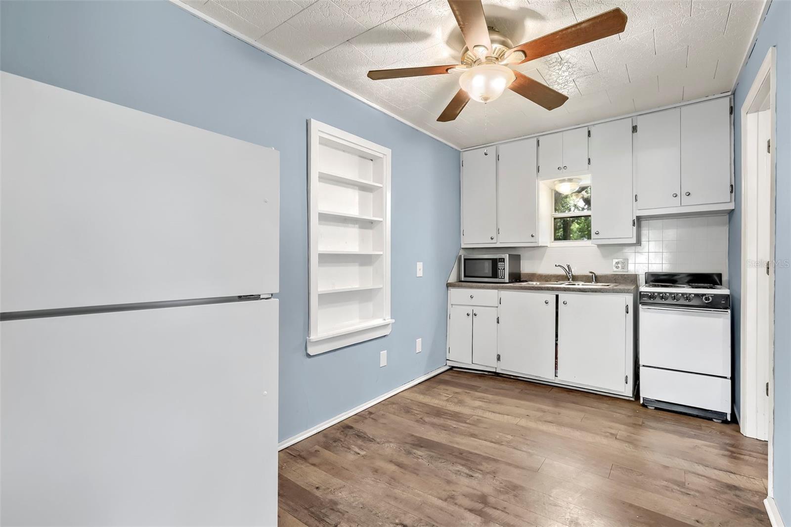 805 E LAMBRIGHT ST — photo 15