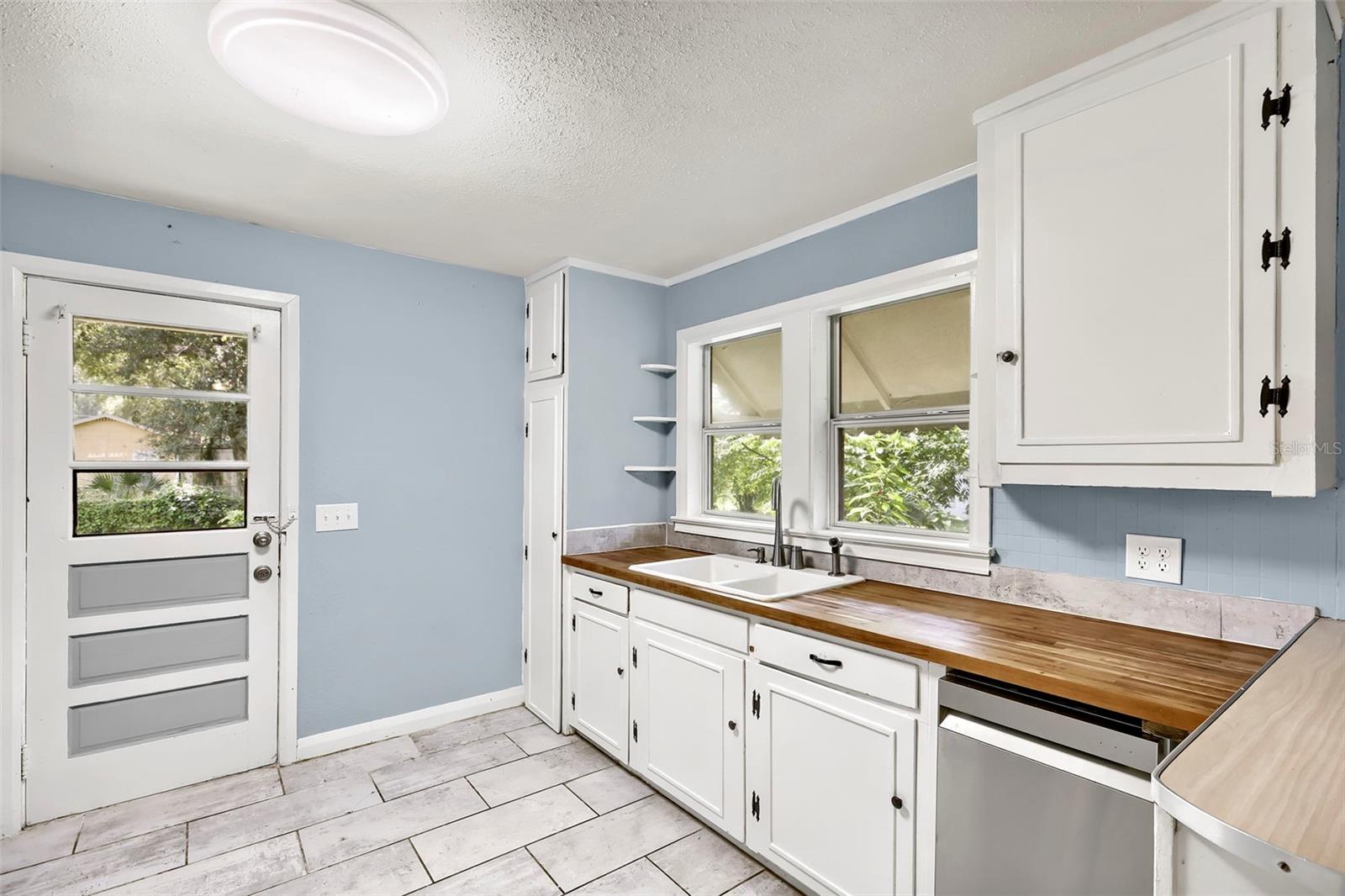 805 E LAMBRIGHT ST — photo 9