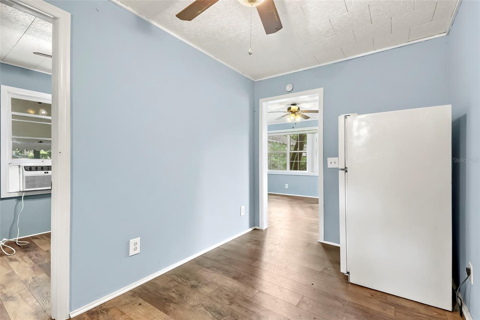 805 E LAMBRIGHT ST — photo 16