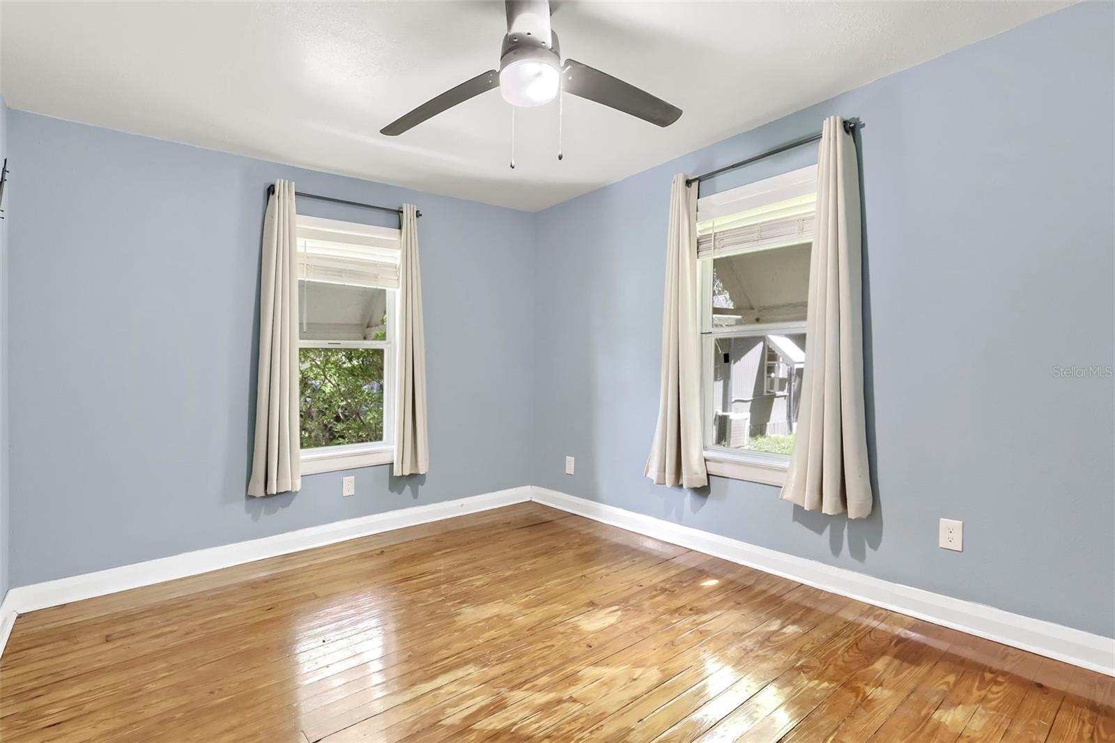 805 E LAMBRIGHT ST — photo 10