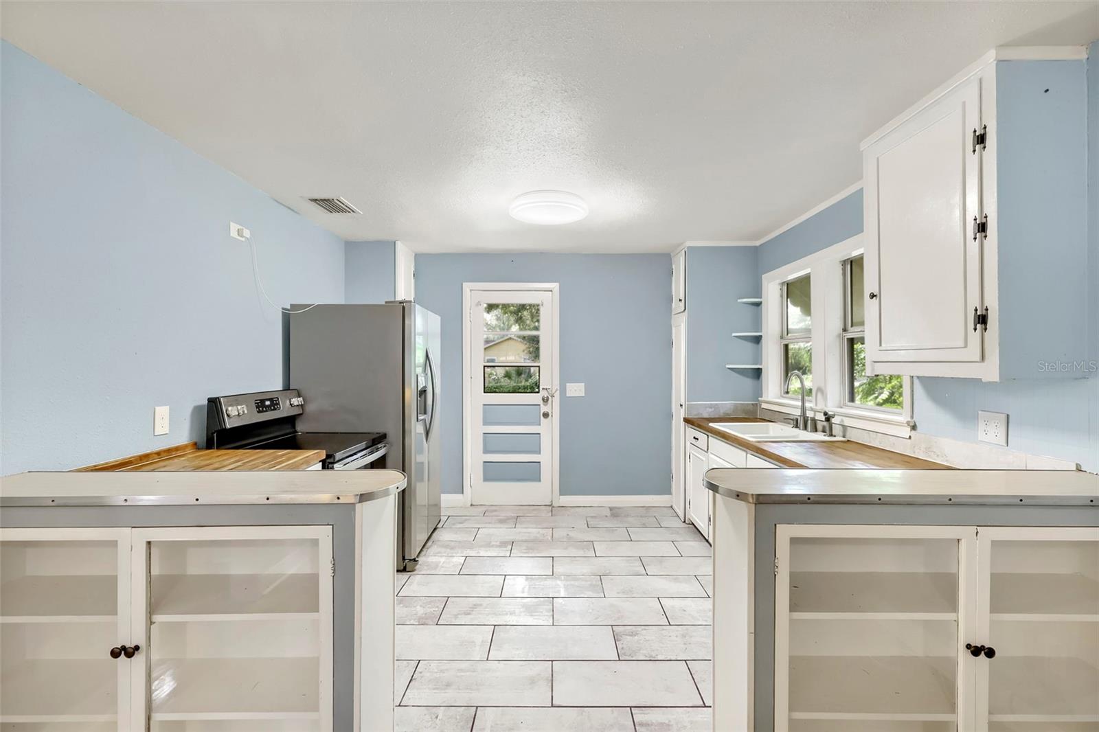 805 E LAMBRIGHT ST — photo 8
