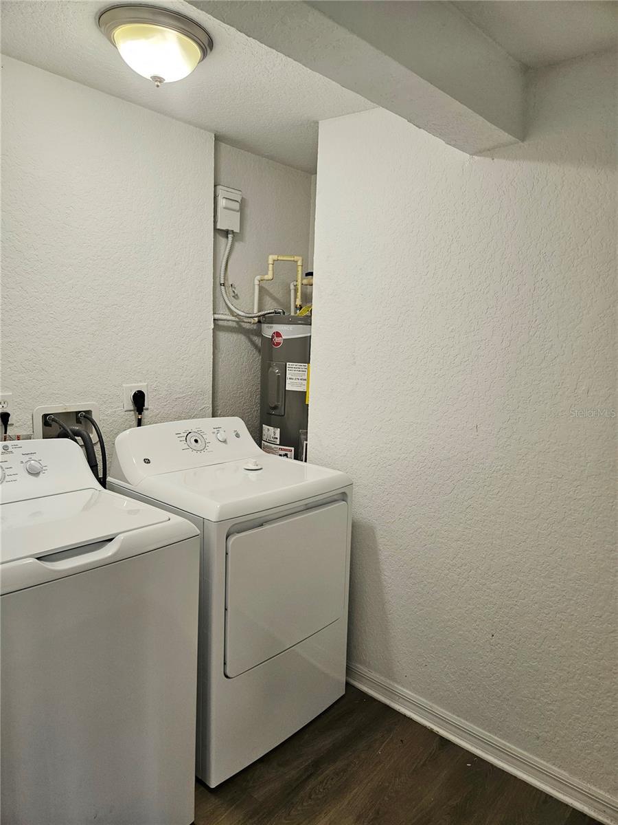 2160 ALEMANDA DR — photo 9
