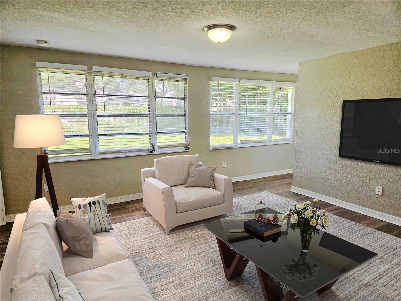 2160 ALEMANDA DR — photo 2