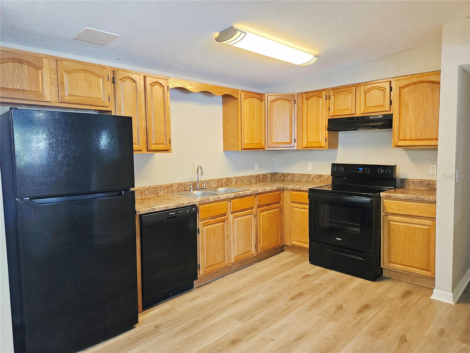 2160 ALEMANDA DR — photo 5