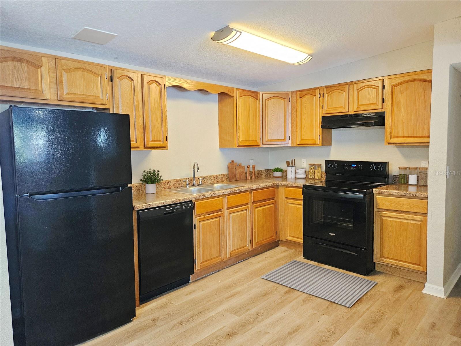 2160 ALEMANDA DR — photo 4