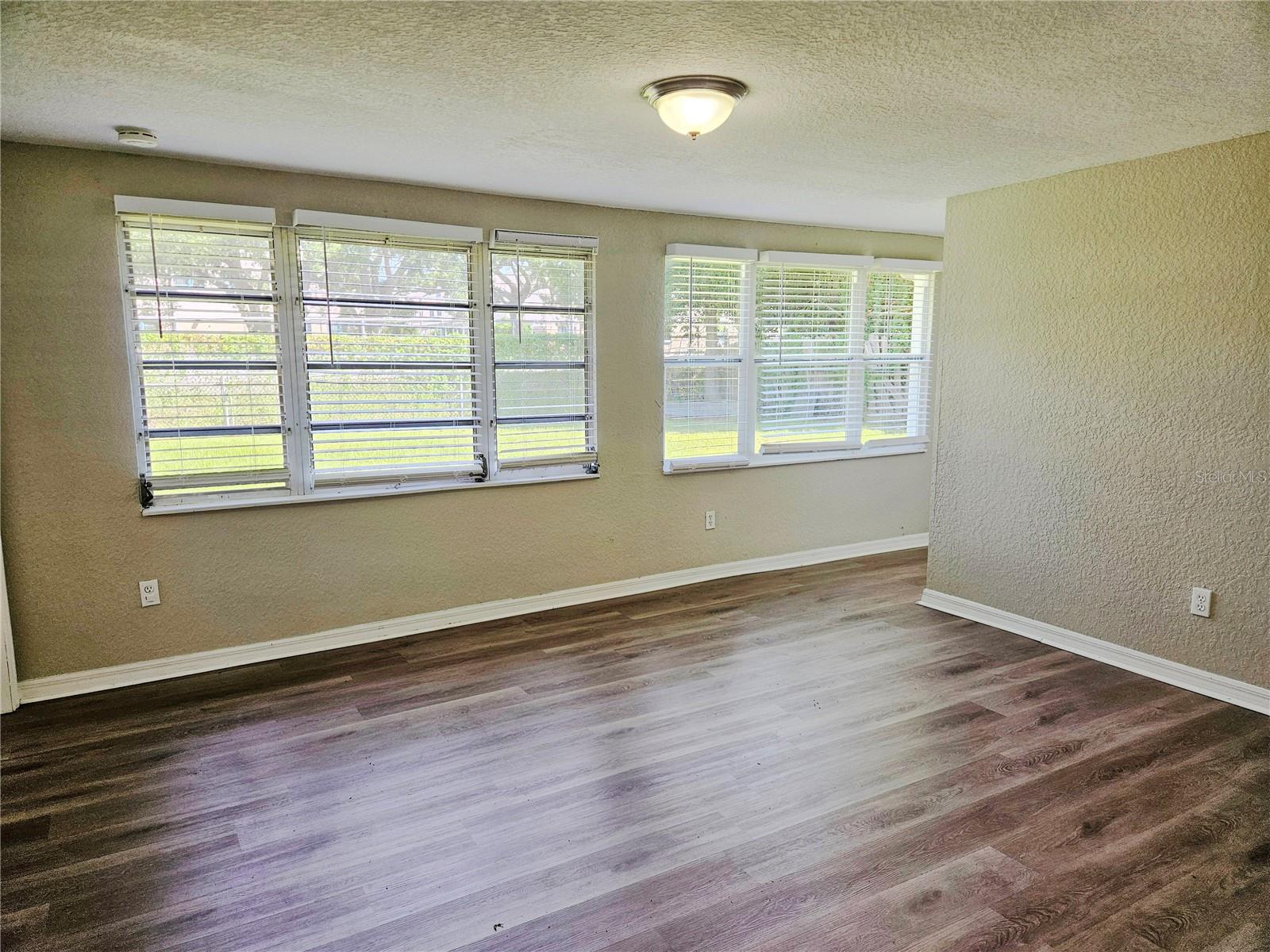 2160 ALEMANDA DR — photo 3