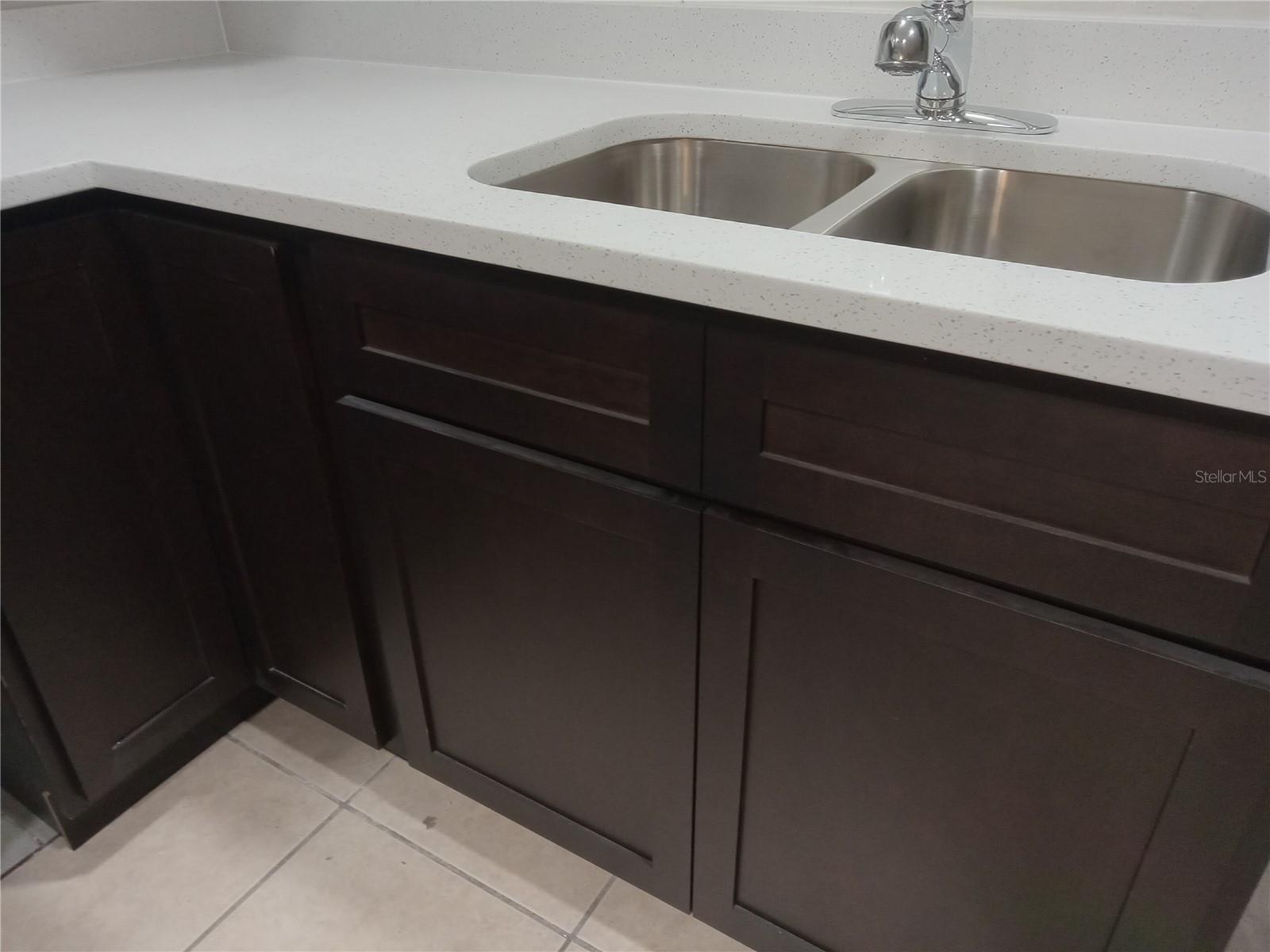 3650 PECONIC WAY — photo 33