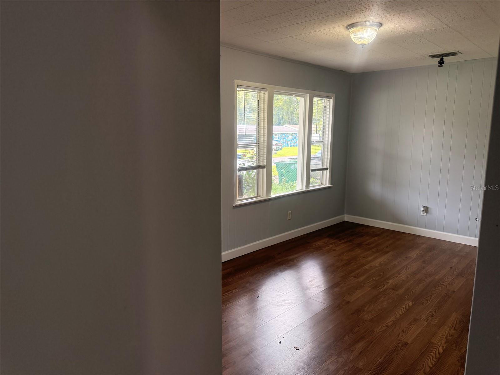 8425 N JONES AVE — photo 17