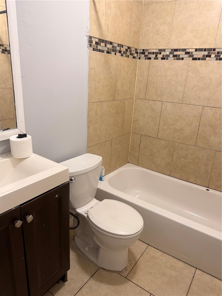 8425 N JONES AVE — photo 22