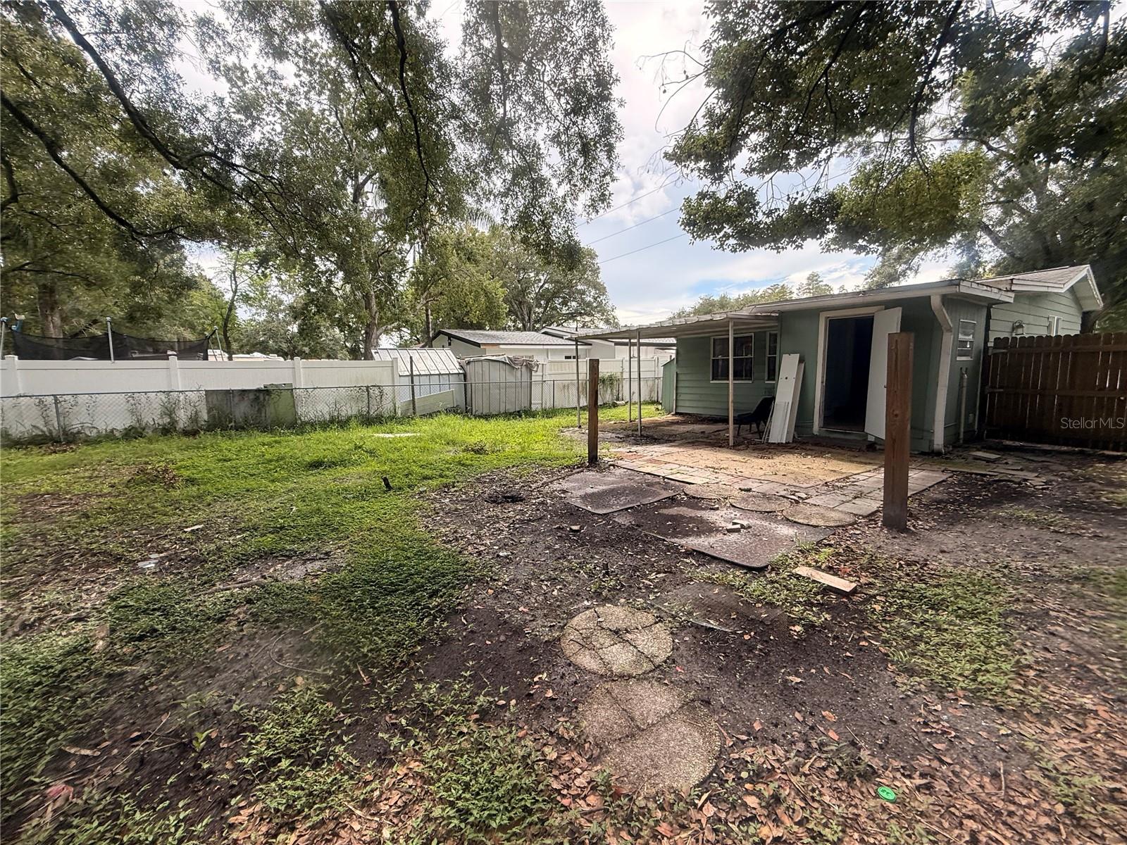8425 N JONES AVE — photo 35