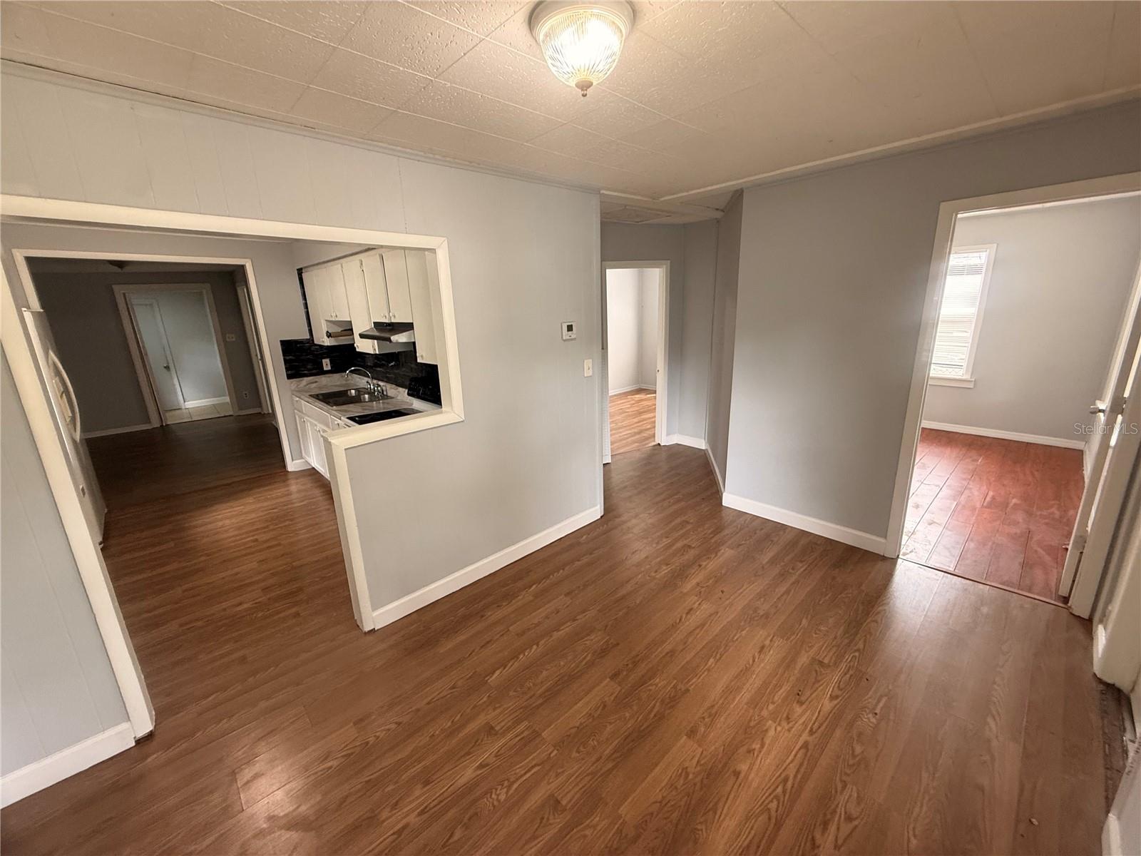8425 N JONES AVE — photo 18