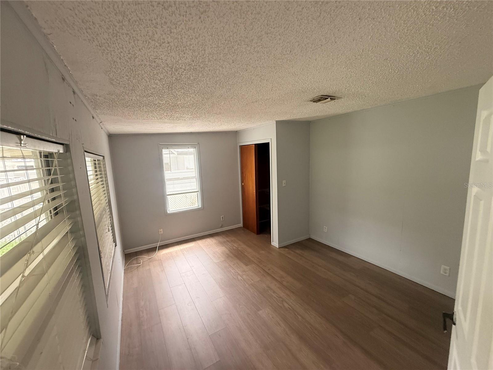 8425 N JONES AVE — photo 26