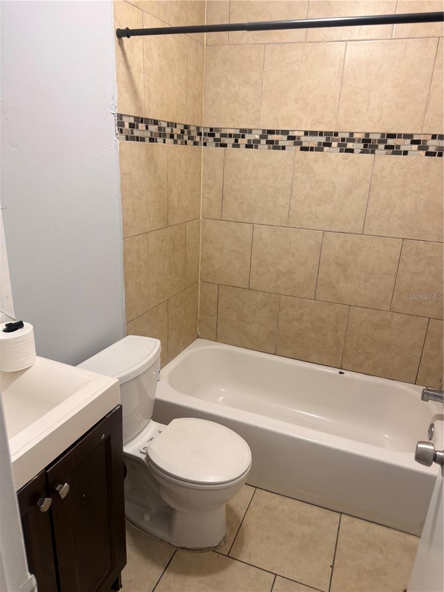 8425 N JONES AVE — photo 23