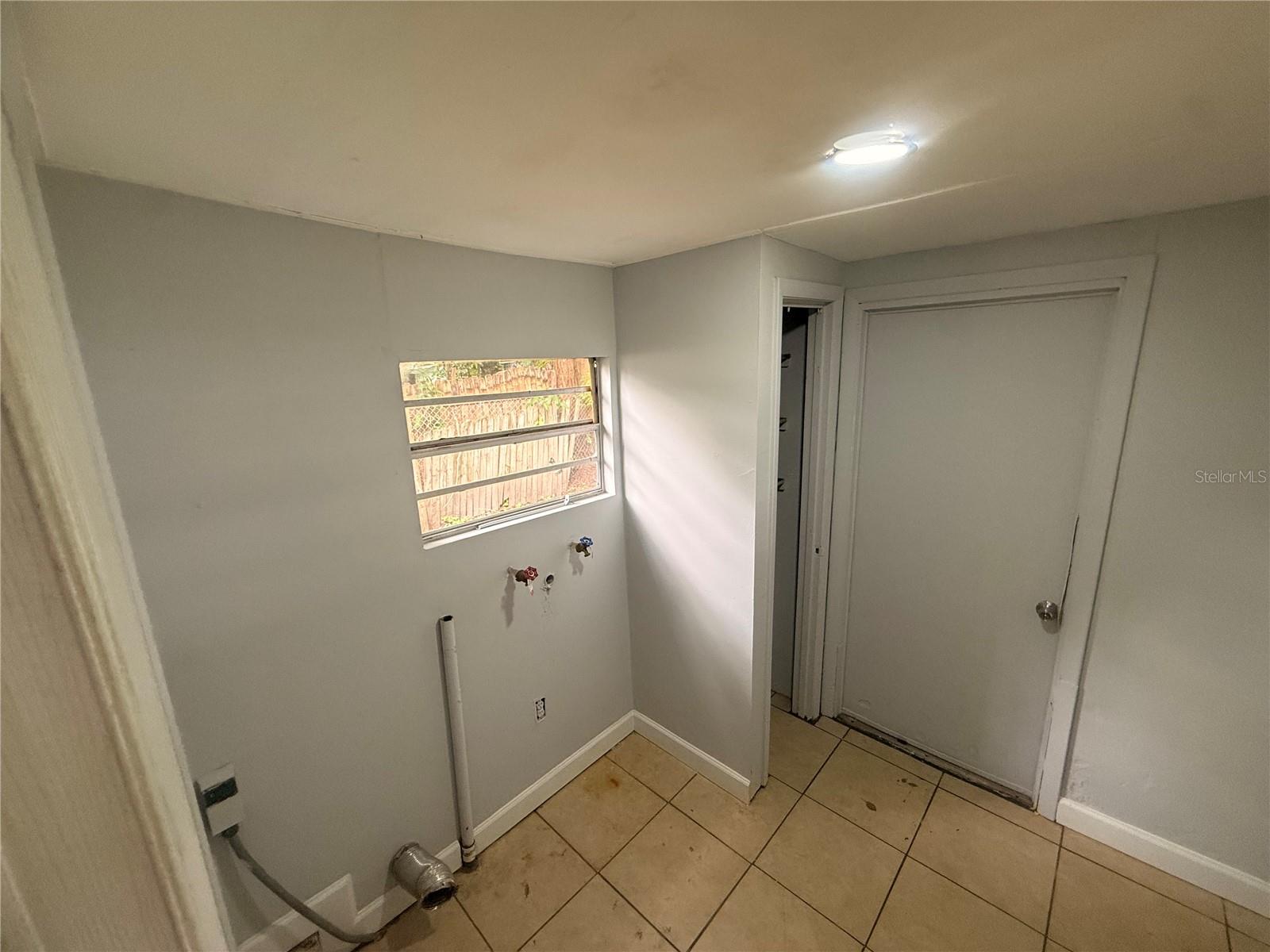 8425 N JONES AVE — photo 34