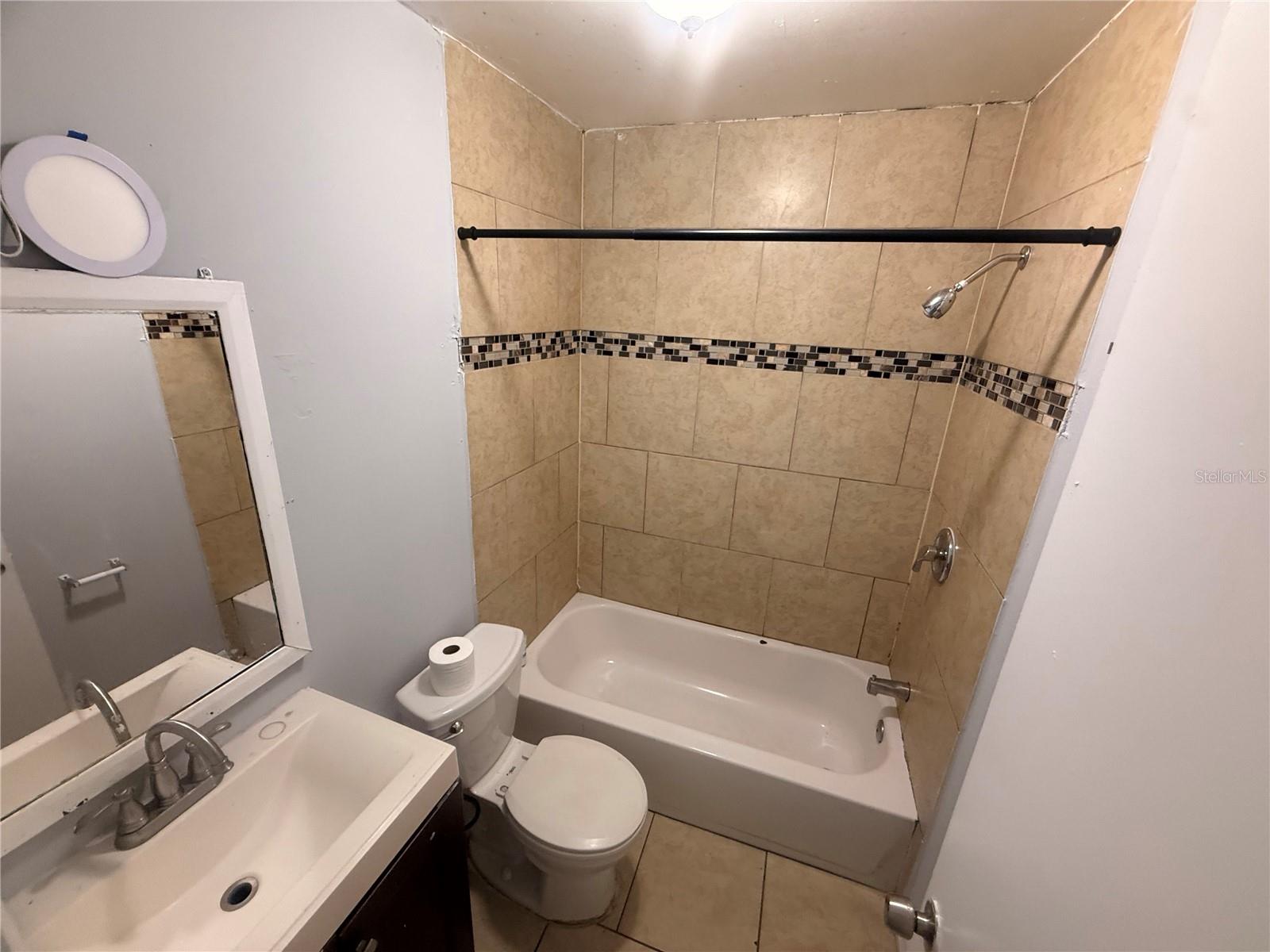 8425 N JONES AVE — photo 21