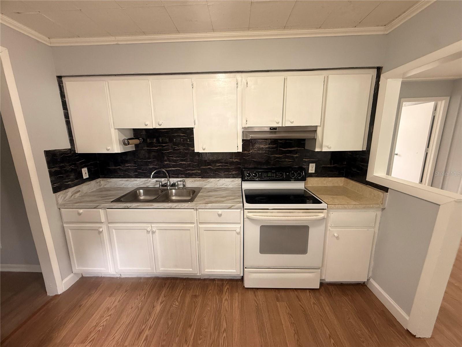 8425 N JONES AVE — photo 14