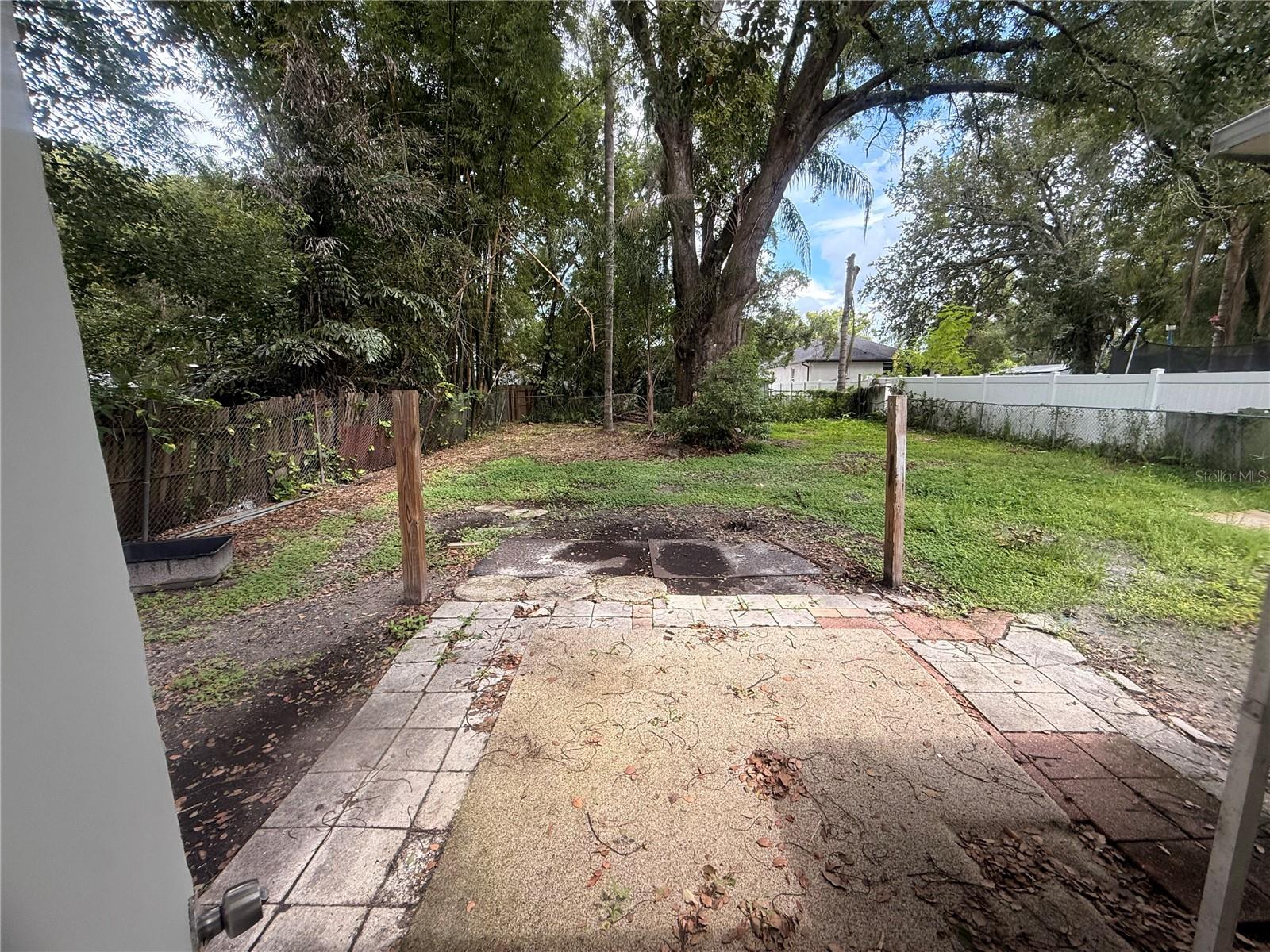 8425 N JONES AVE — photo 37