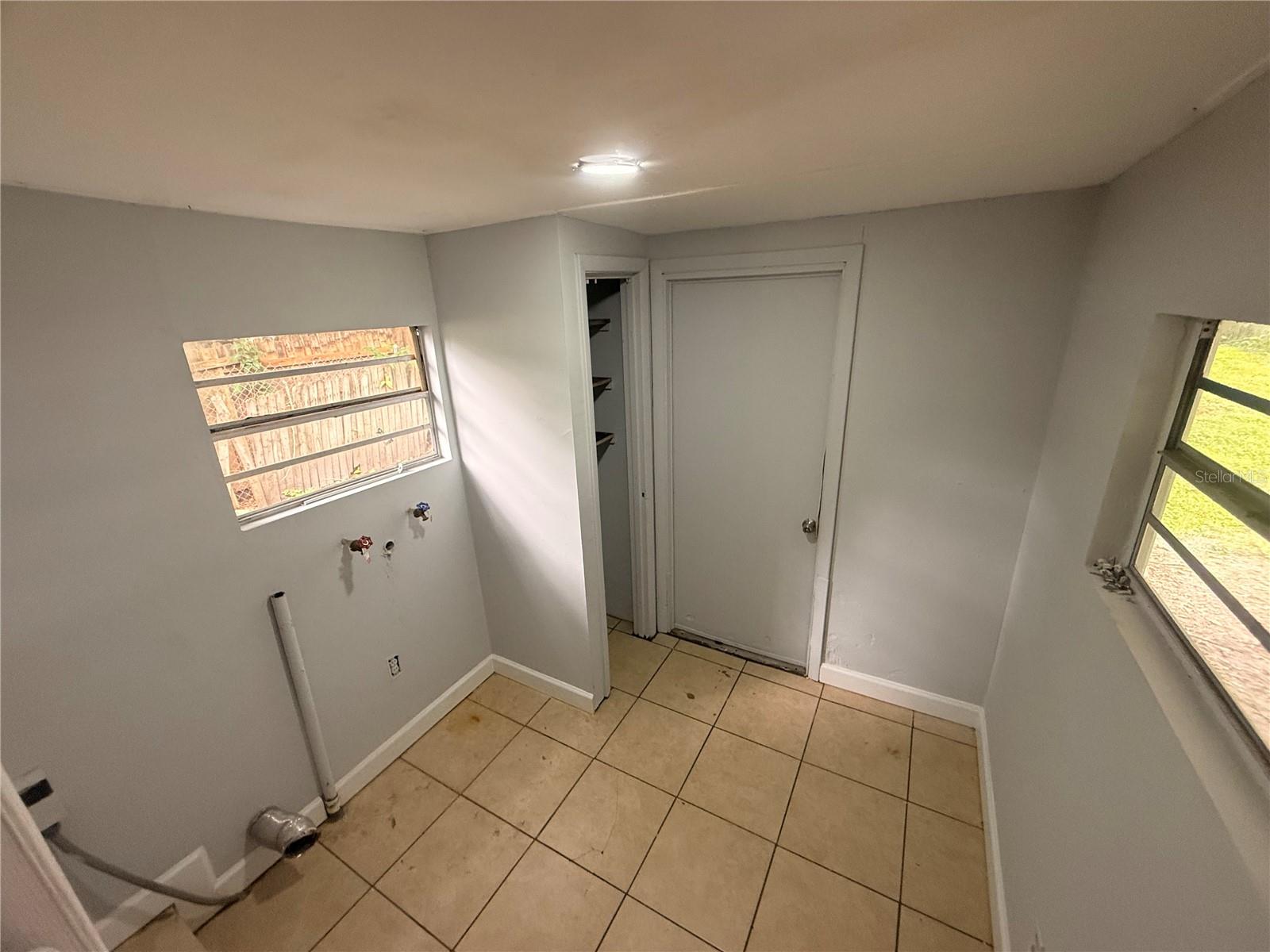 8425 N JONES AVE — photo 33