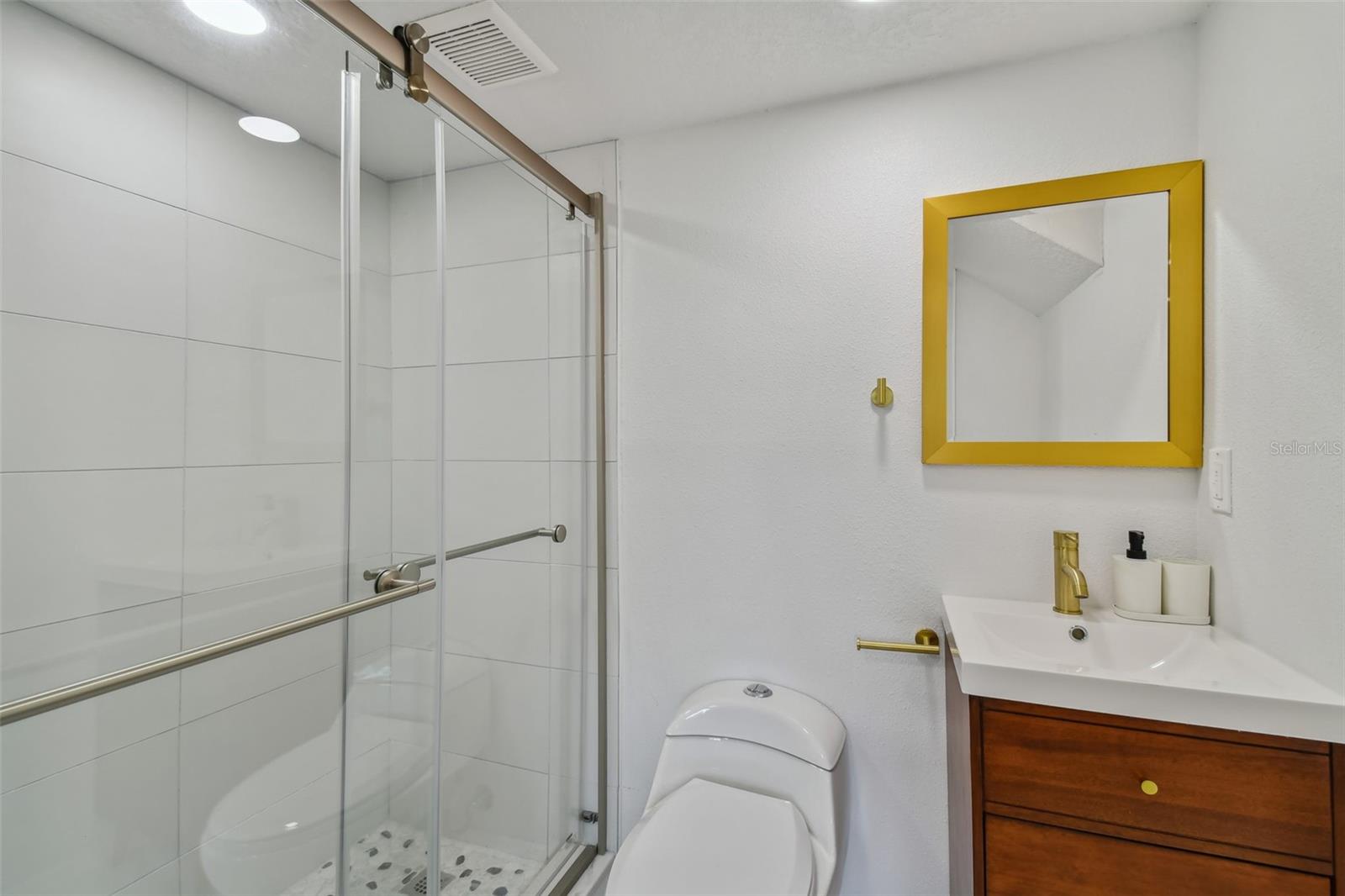 7508 N TAMPANIA AVE — photo 32