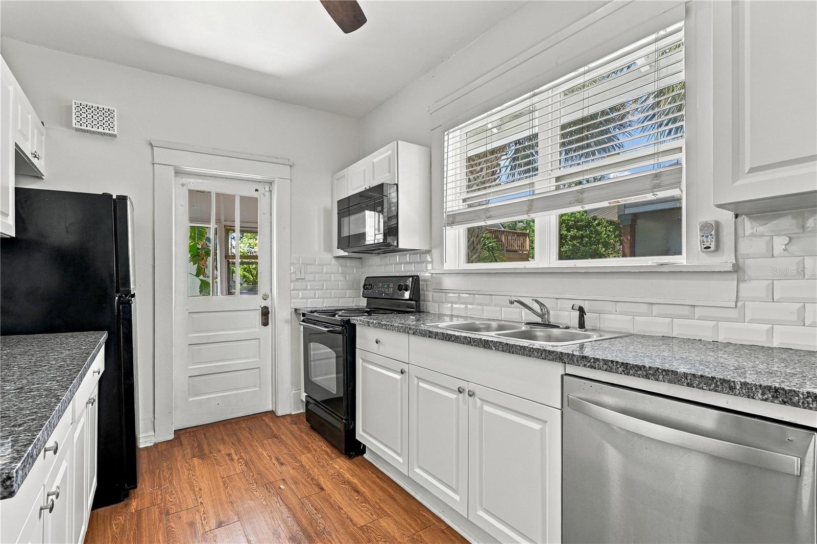 146 13TH AVE NE — photo 9