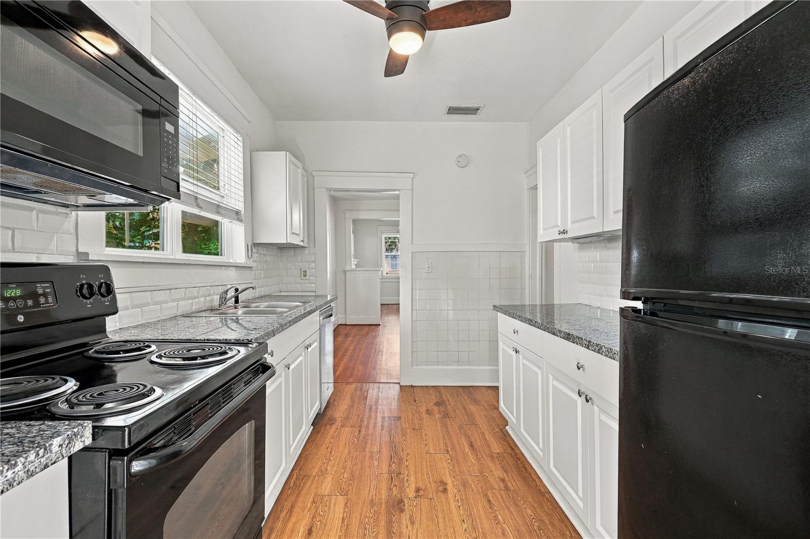 146 13TH AVE NE — photo 10