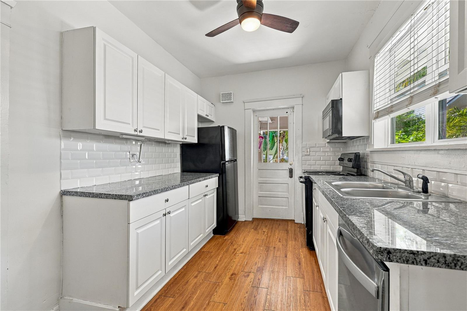 146 13TH AVE NE — photo 5