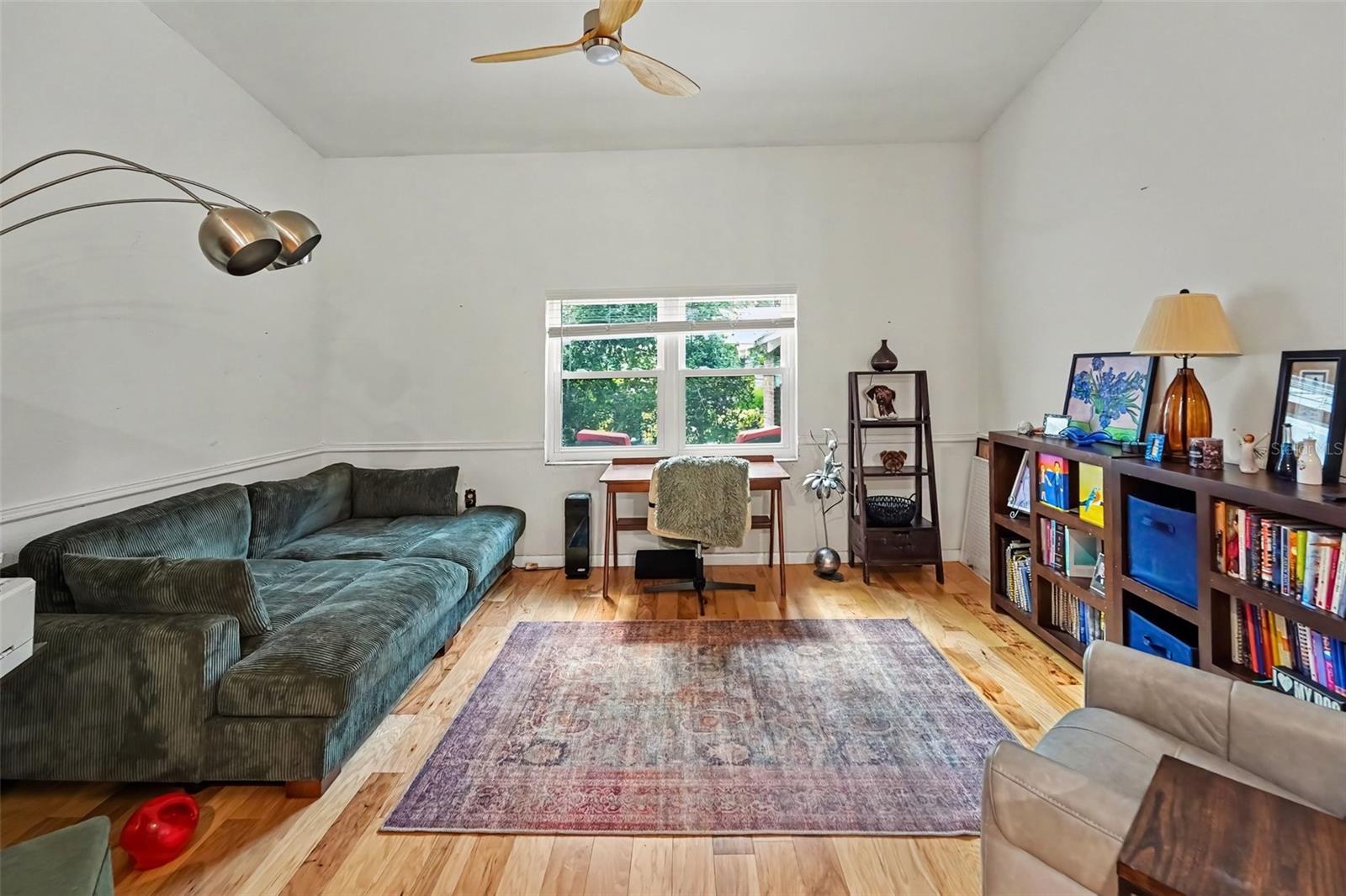 921 COLLEGE HILL DR — photo 33