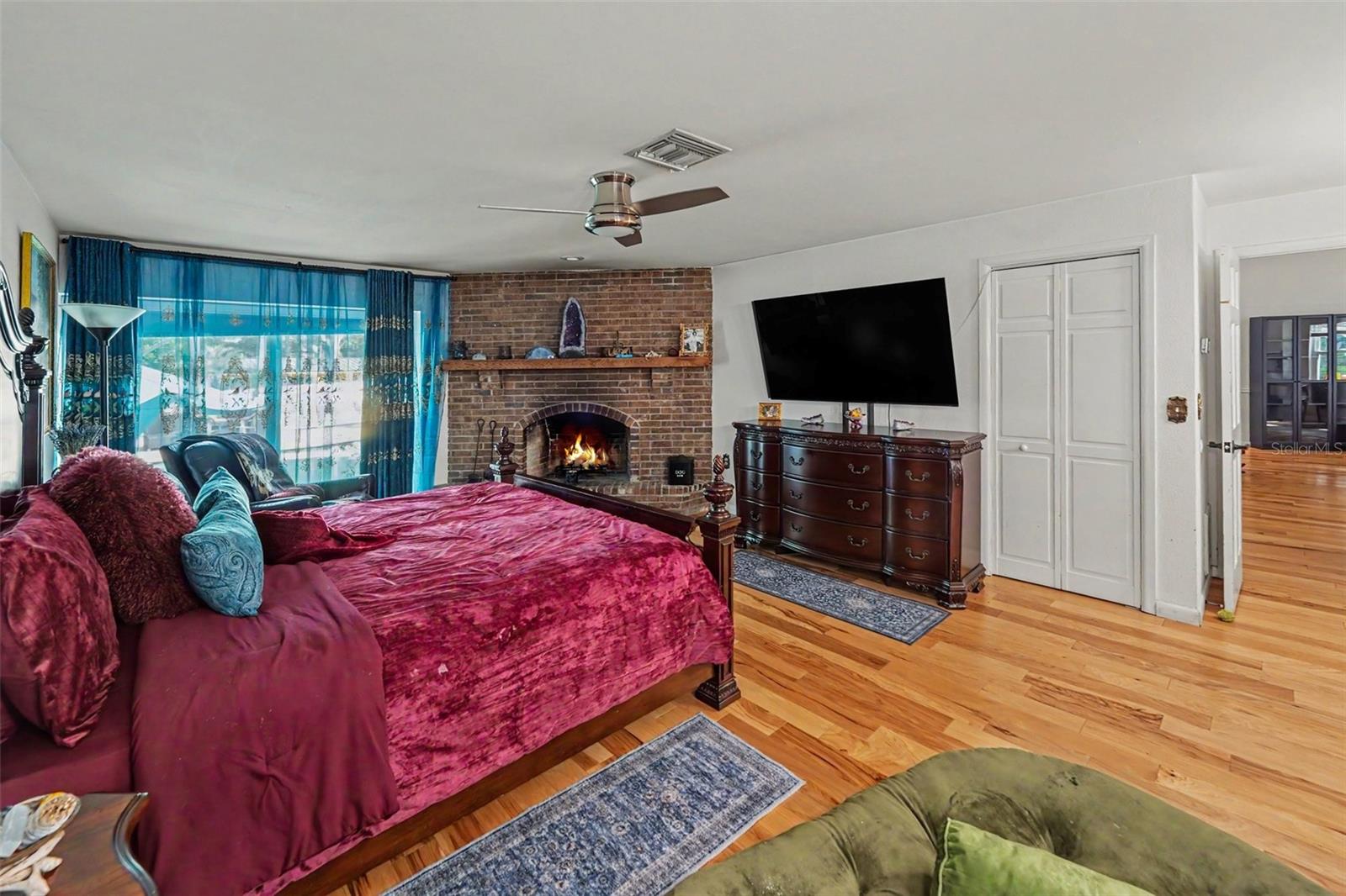 921 COLLEGE HILL DR — photo 38