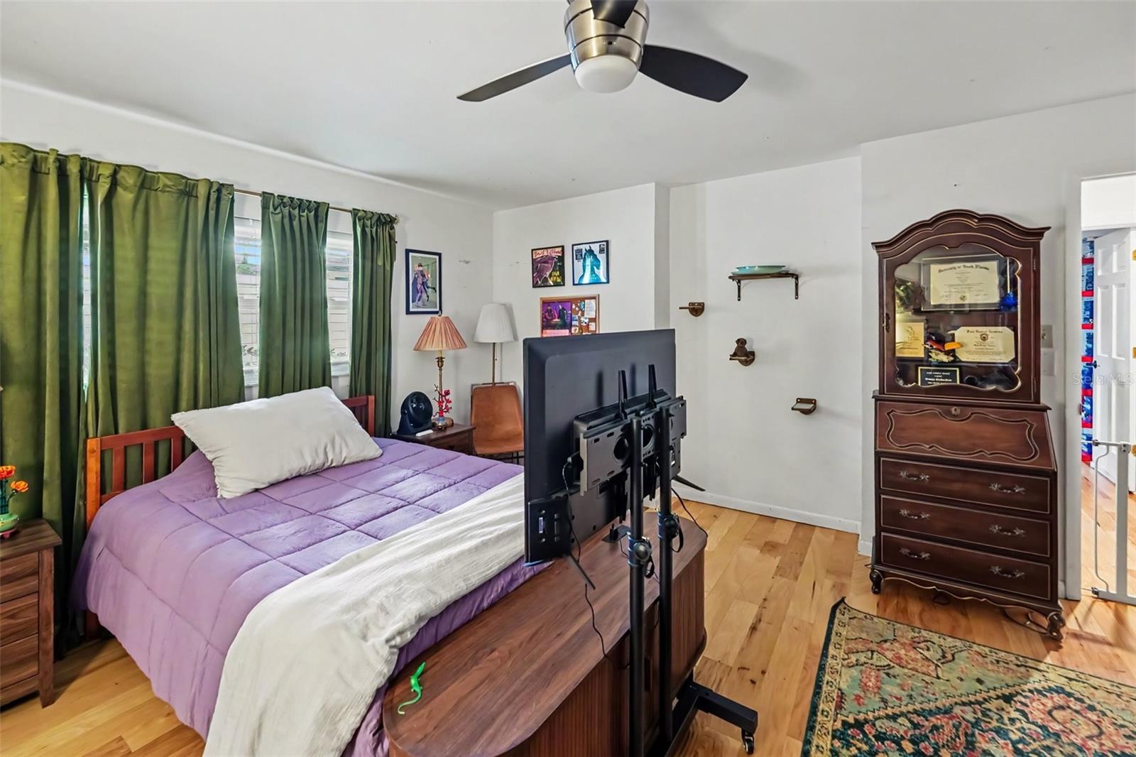 921 COLLEGE HILL DR — photo 42
