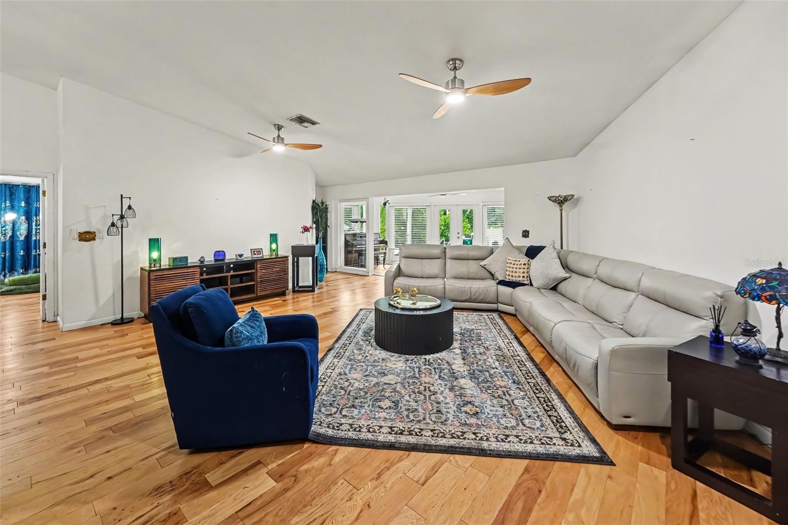 921 COLLEGE HILL DR — photo 14