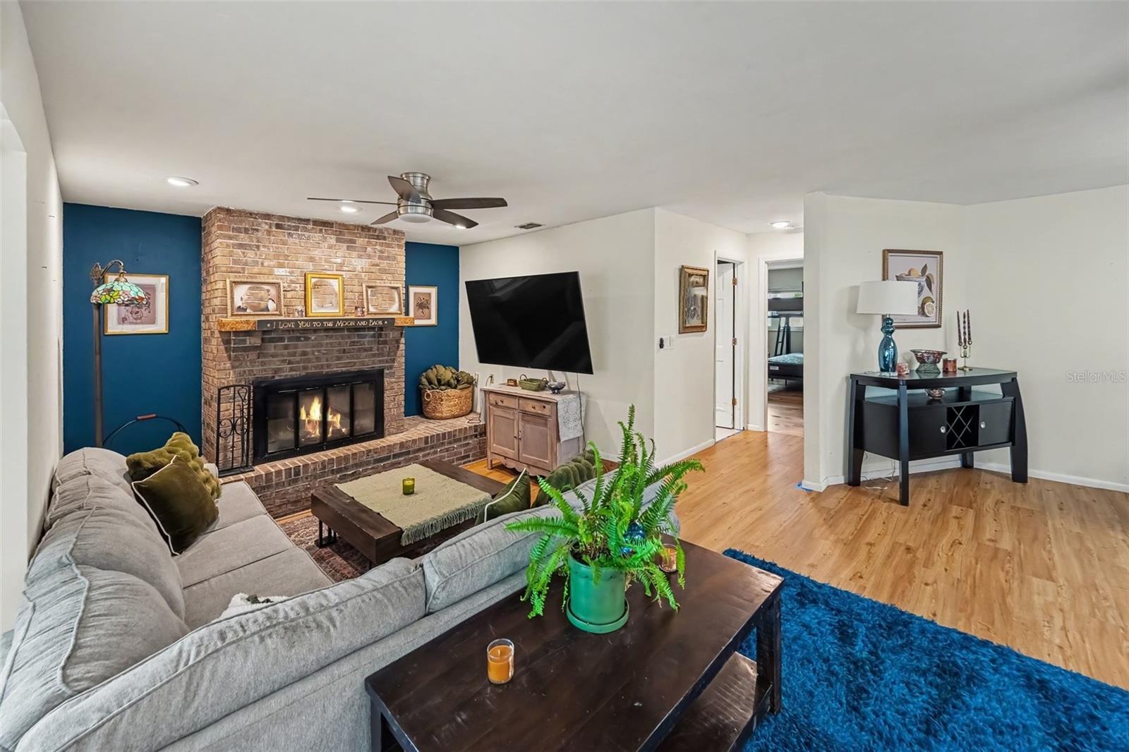 921 COLLEGE HILL DR — photo 26