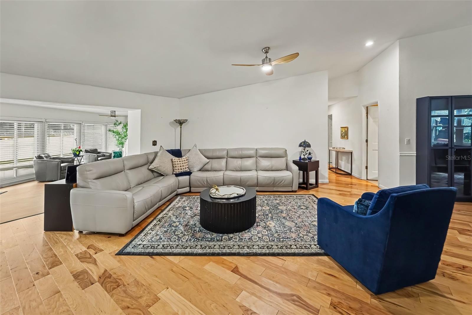 921 COLLEGE HILL DR — photo 15