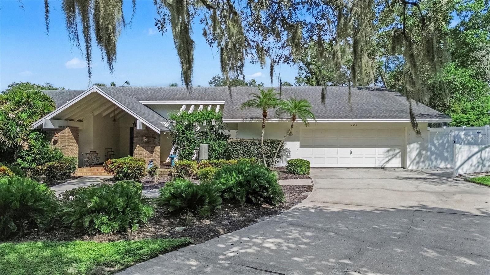 921 COLLEGE HILL DR — photo 8
