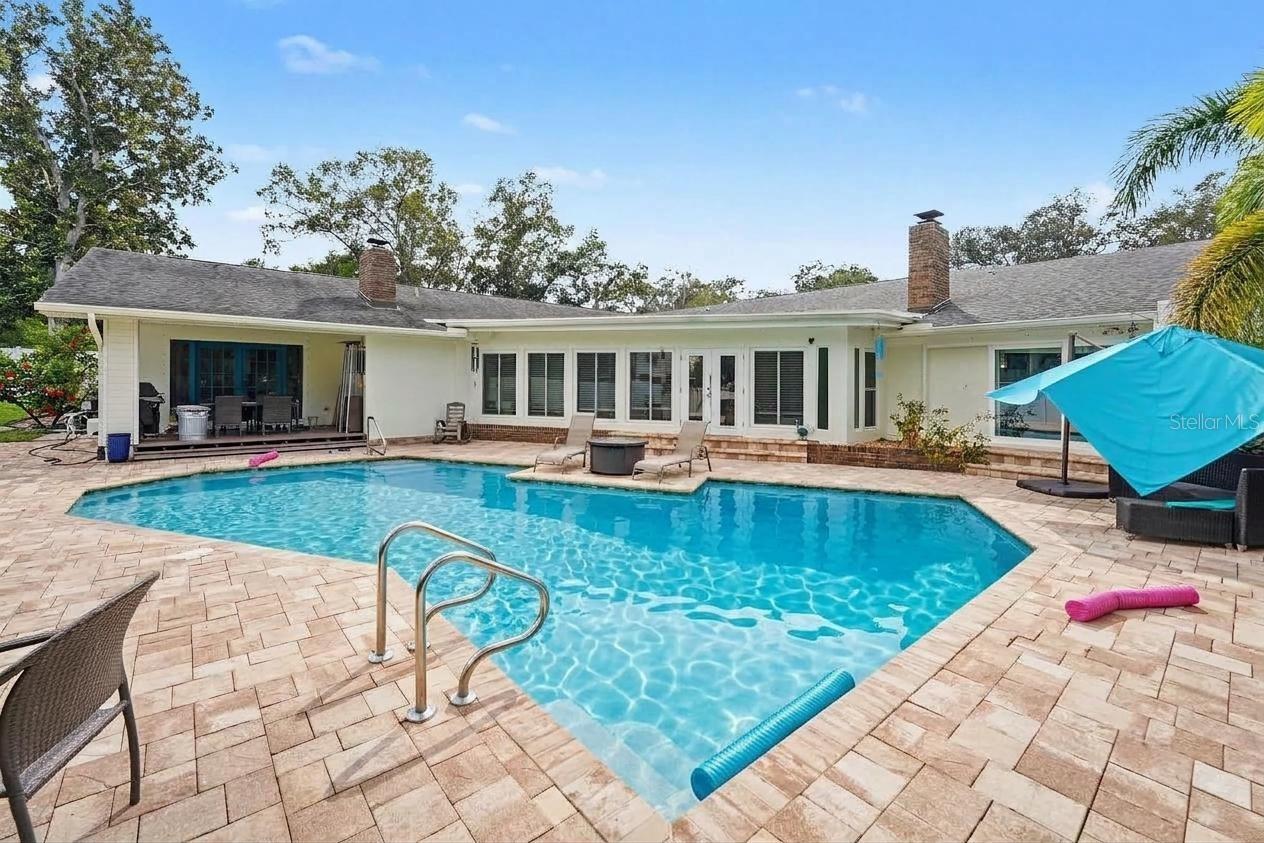 921 COLLEGE HILL DR — photo 3