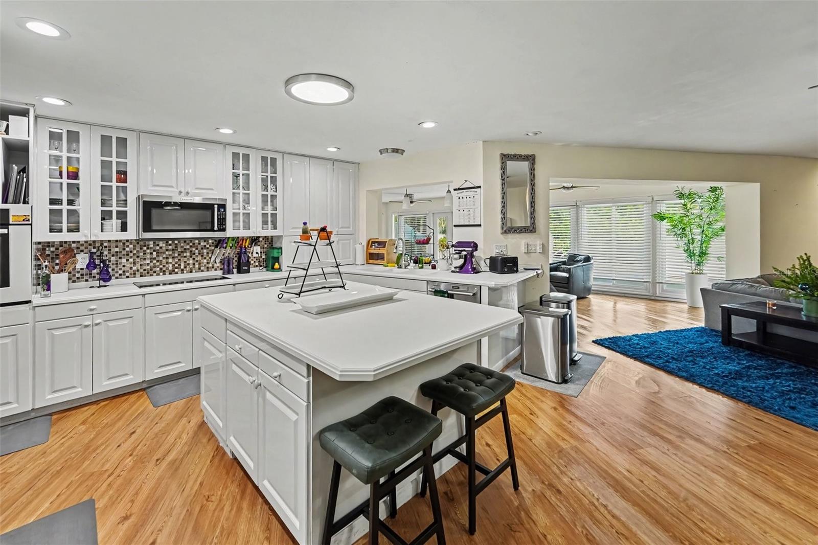 921 COLLEGE HILL DR — photo 22