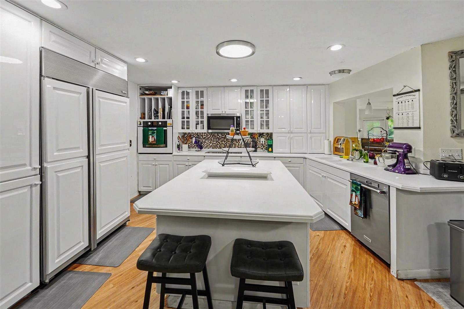 921 COLLEGE HILL DR — photo 23