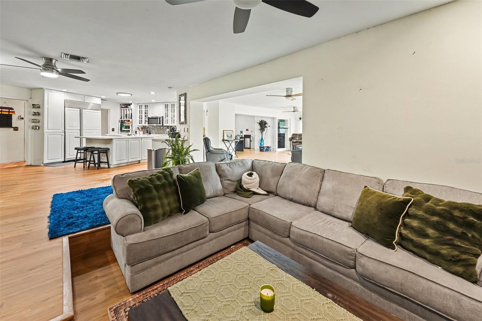 921 COLLEGE HILL DR — photo 29