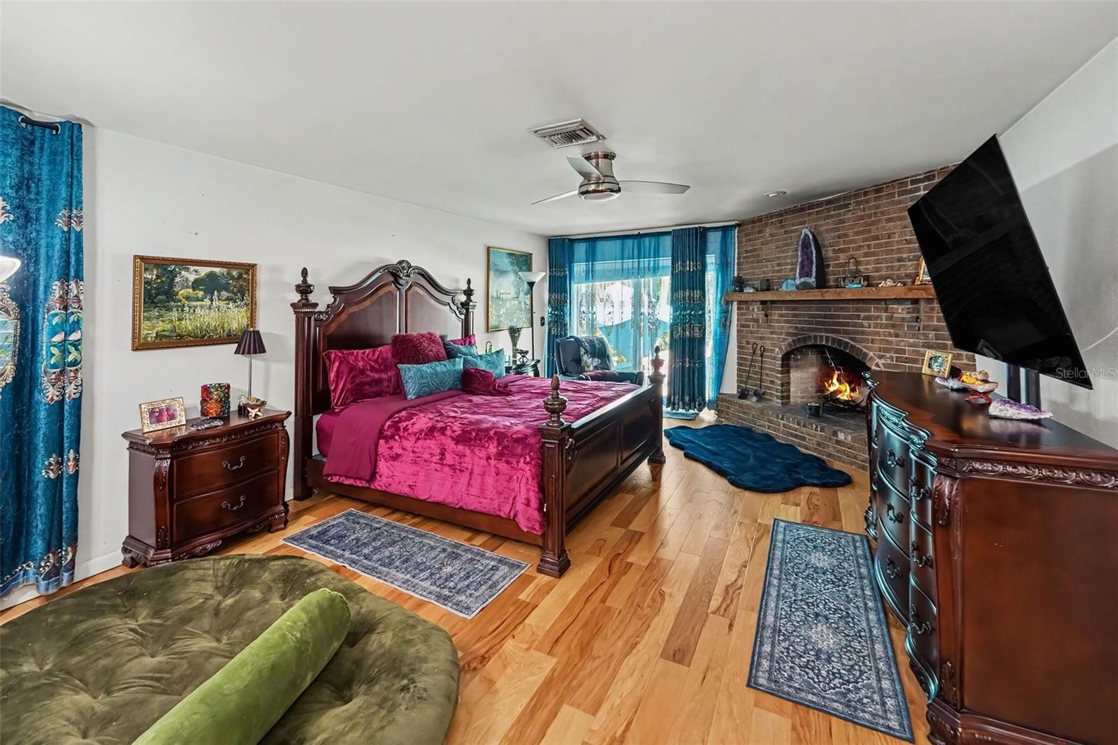 921 COLLEGE HILL DR — photo 31