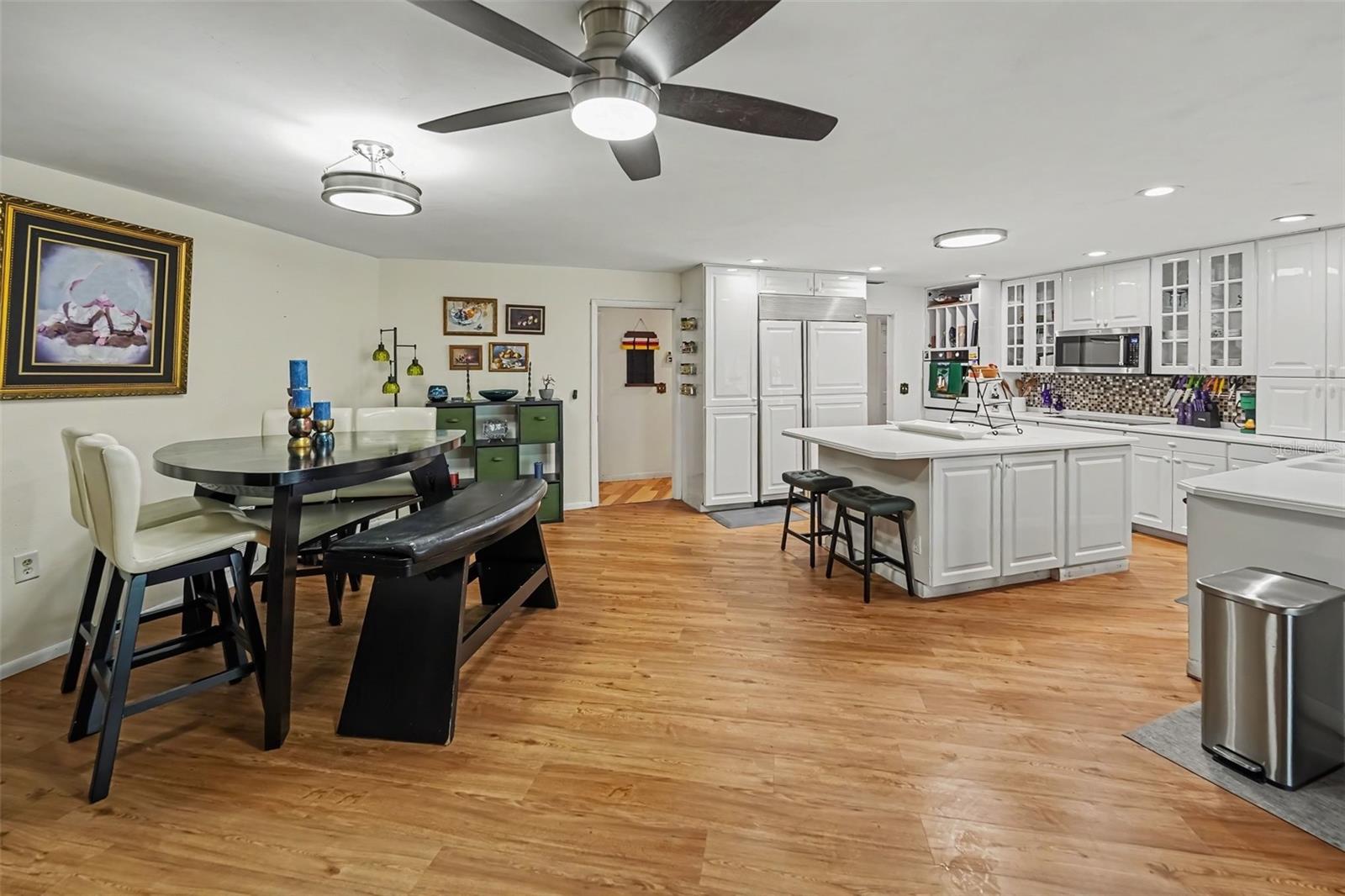 921 COLLEGE HILL DR — photo 20