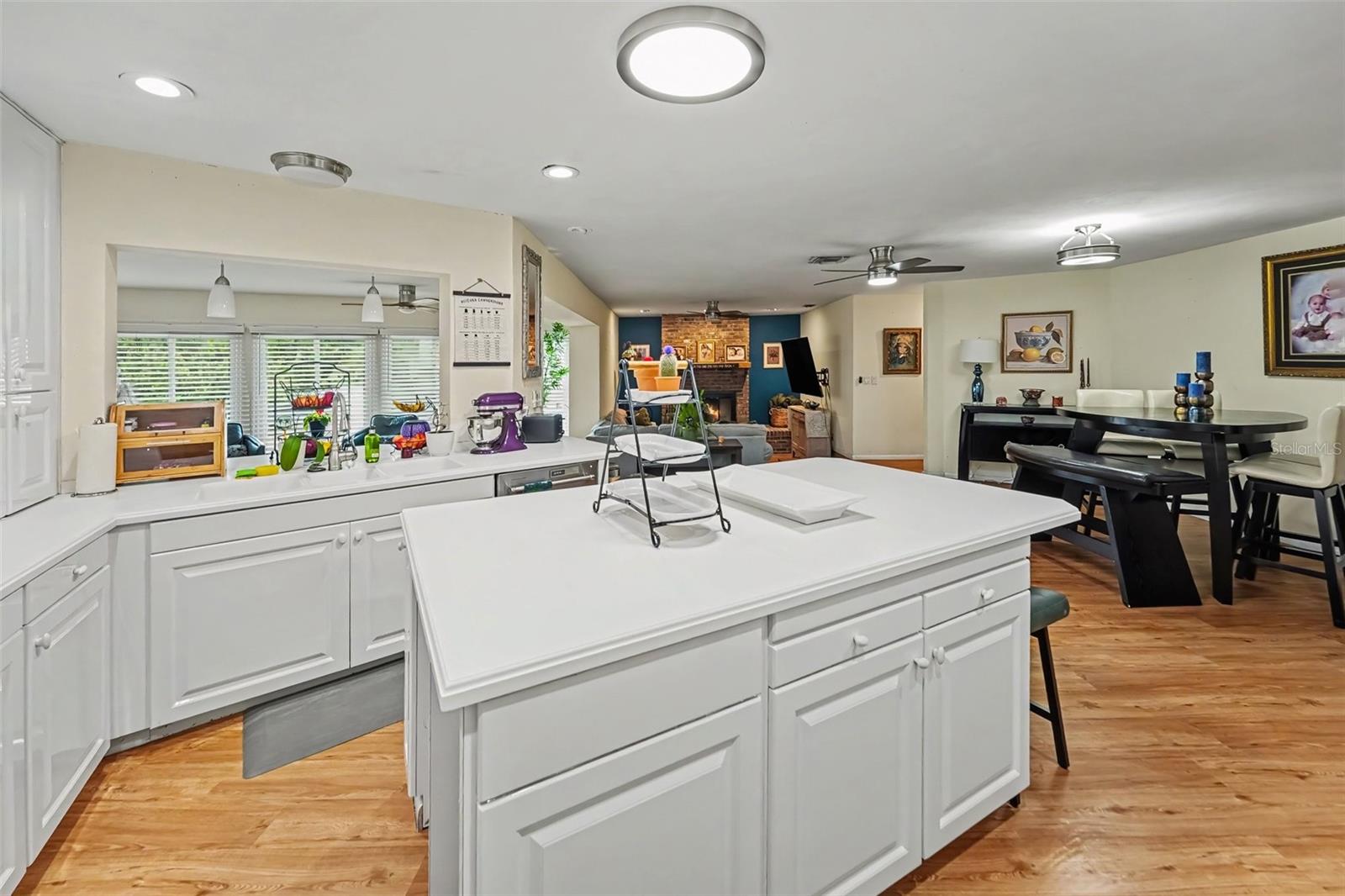 921 COLLEGE HILL DR — photo 25