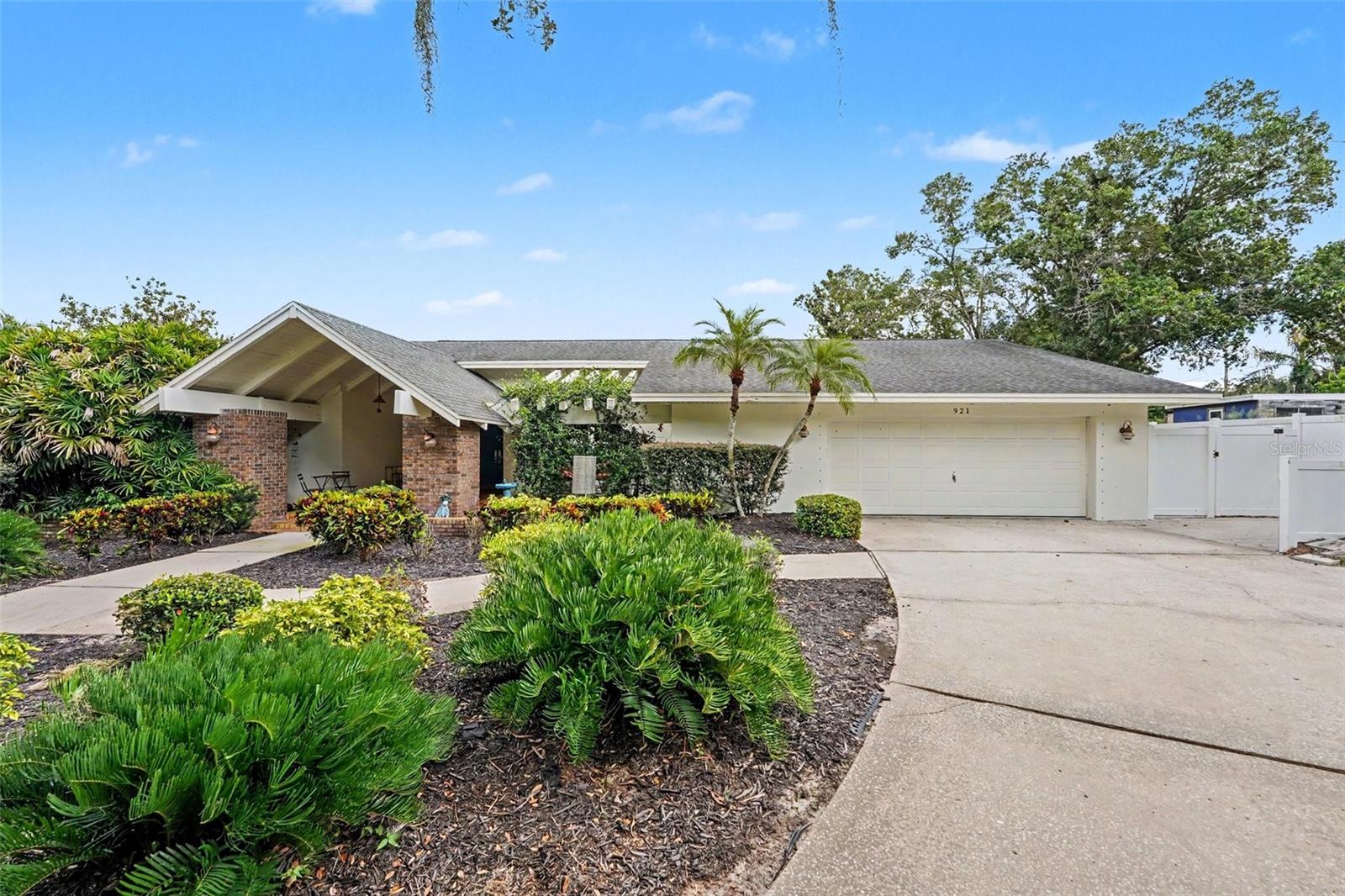 921 COLLEGE HILL DR — photo 11