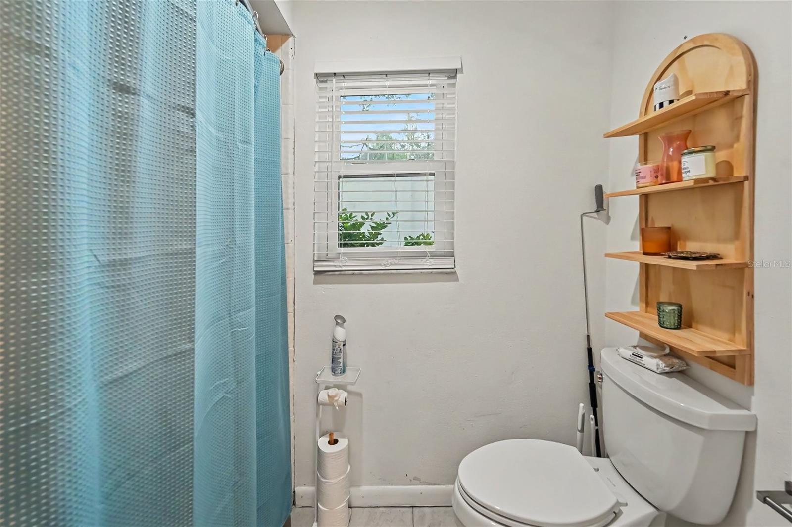 921 COLLEGE HILL DR — photo 51