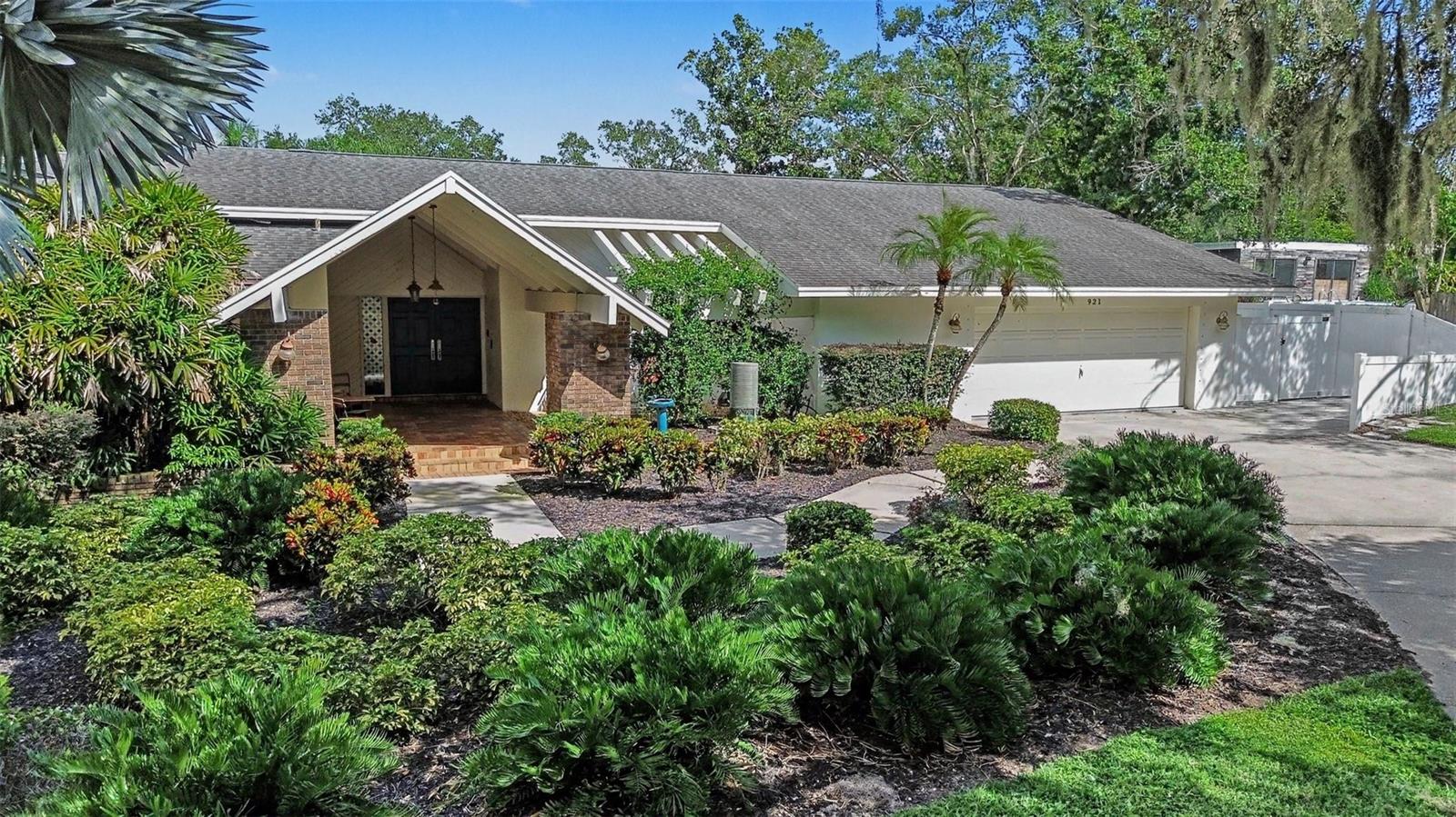 921 COLLEGE HILL DR — photo 13