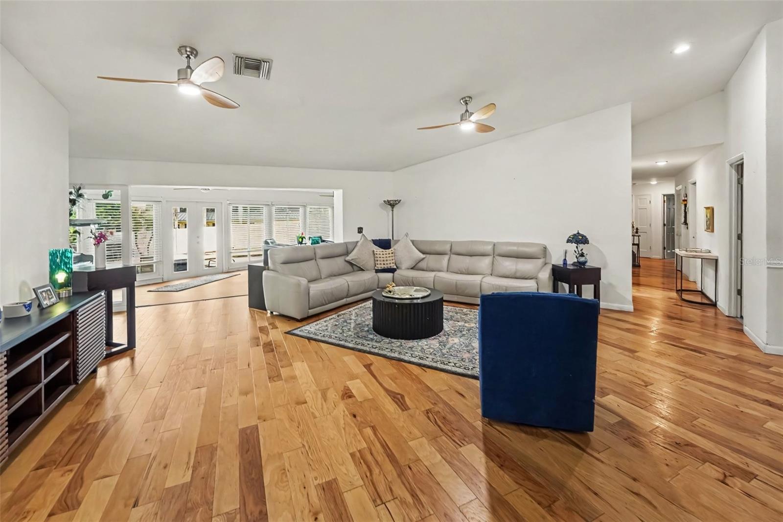 921 COLLEGE HILL DR — photo 4