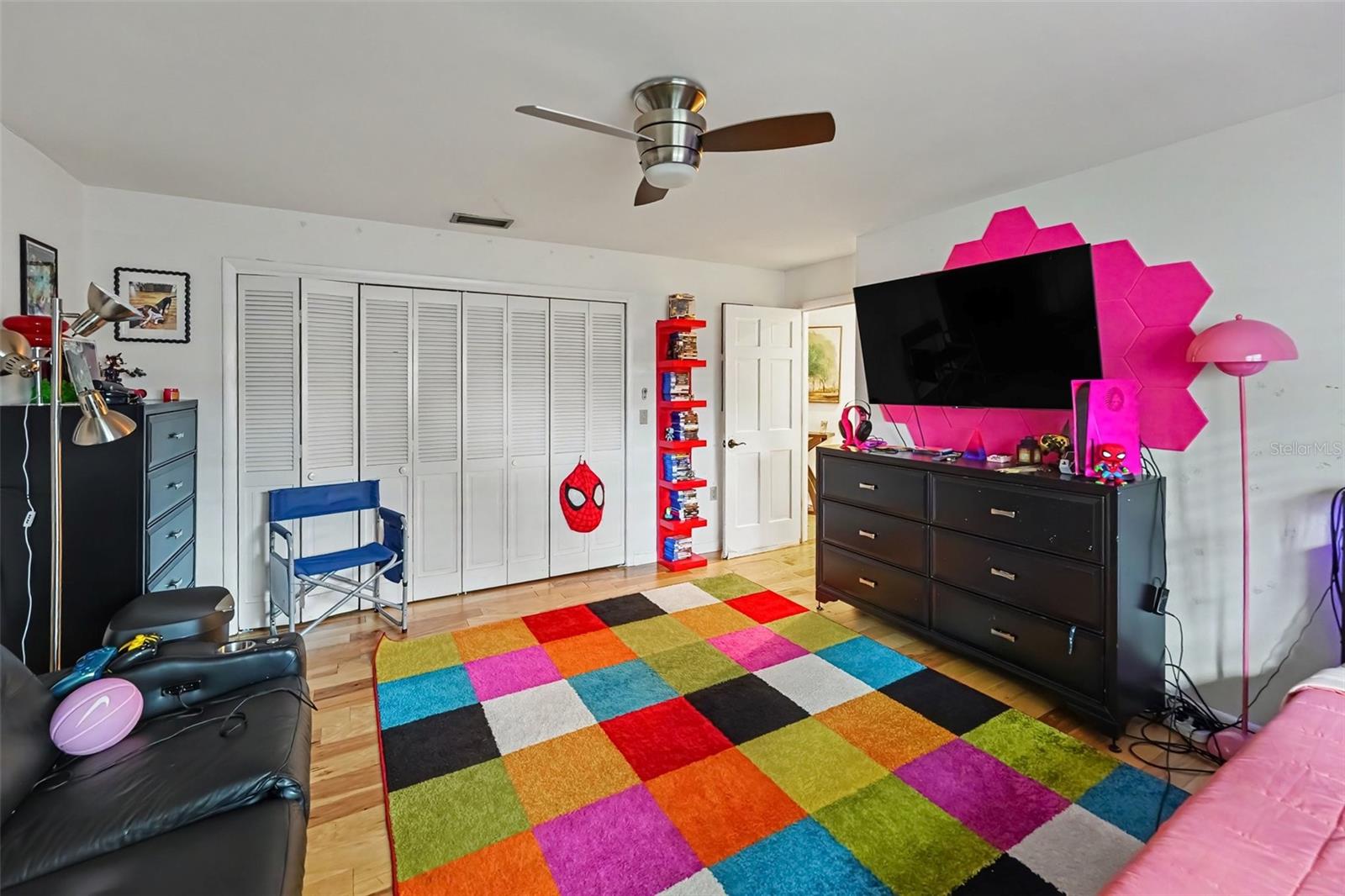 921 COLLEGE HILL DR — photo 46