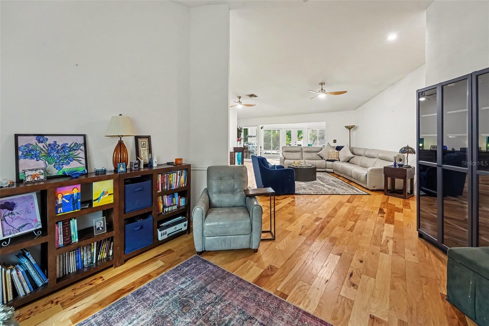 921 COLLEGE HILL DR — photo 34