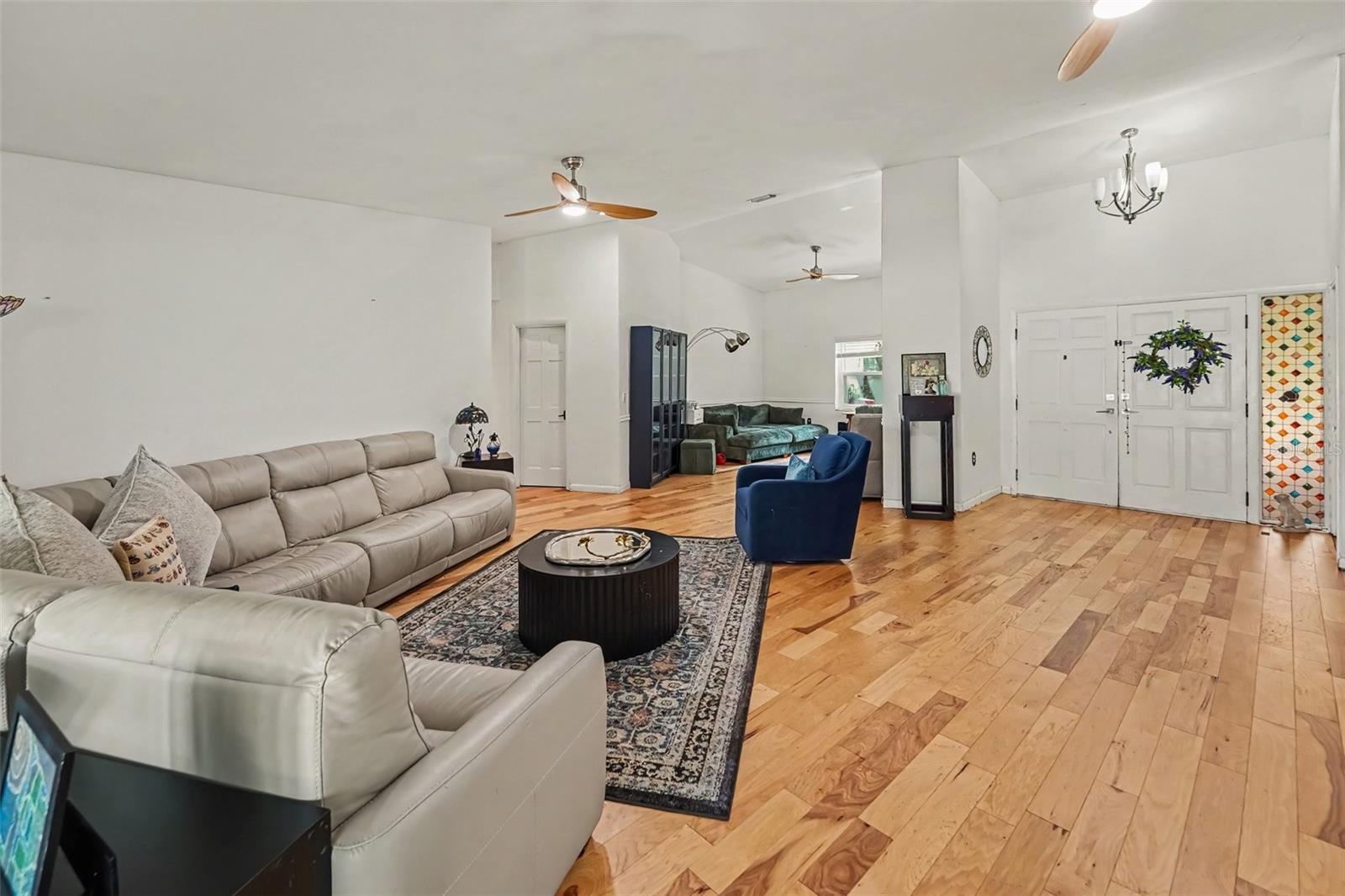 921 COLLEGE HILL DR — photo 16