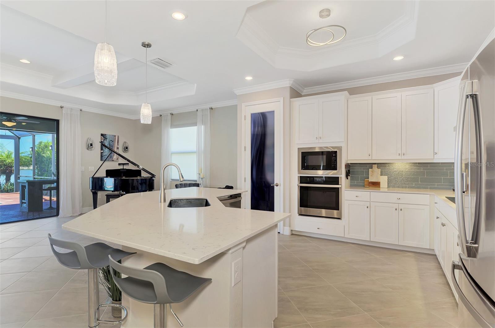 23423 WAVERLY CIR — photo 32