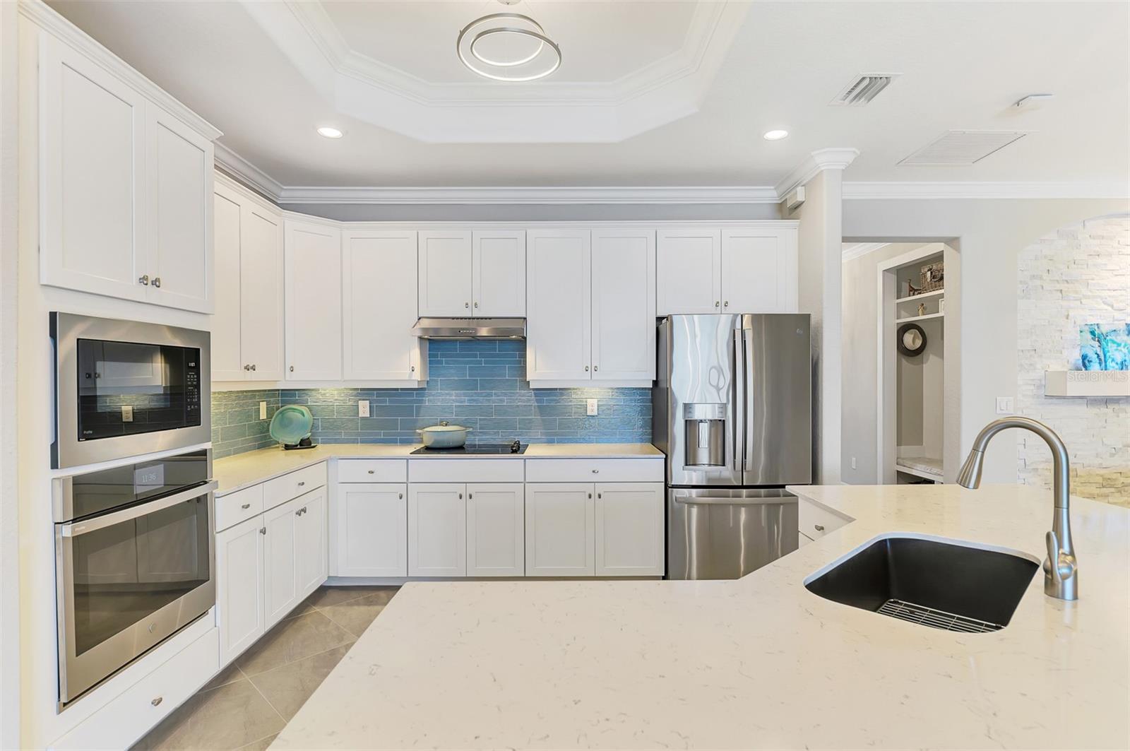 23423 WAVERLY CIR — photo 30