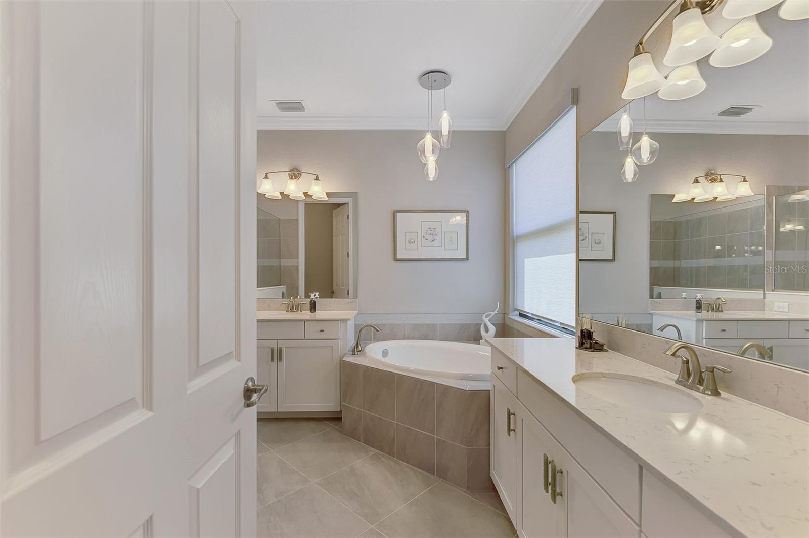 23423 WAVERLY CIR — photo 49